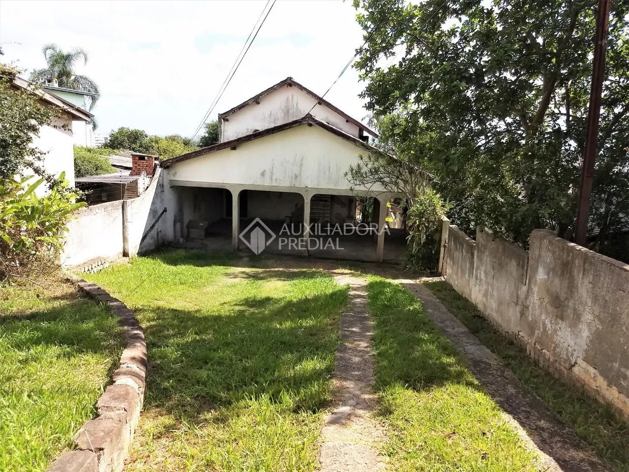 Casa com 04 dormitórios, 02 suítes, cozinha, varanda, ampla, bem ventilada, terreno com ót - Foto 5
