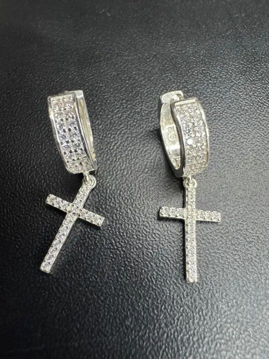 Brincos Cruz em Prata 925 com Zircônias