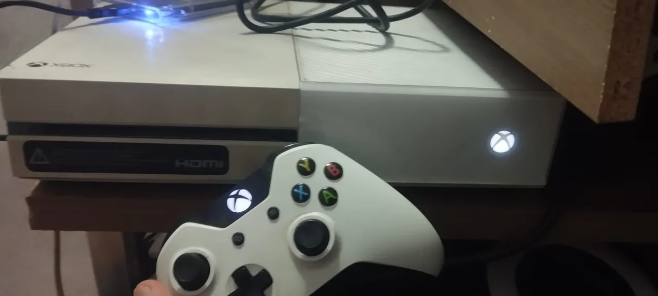 Xbox One 2 Controles com mais de 20 jogos