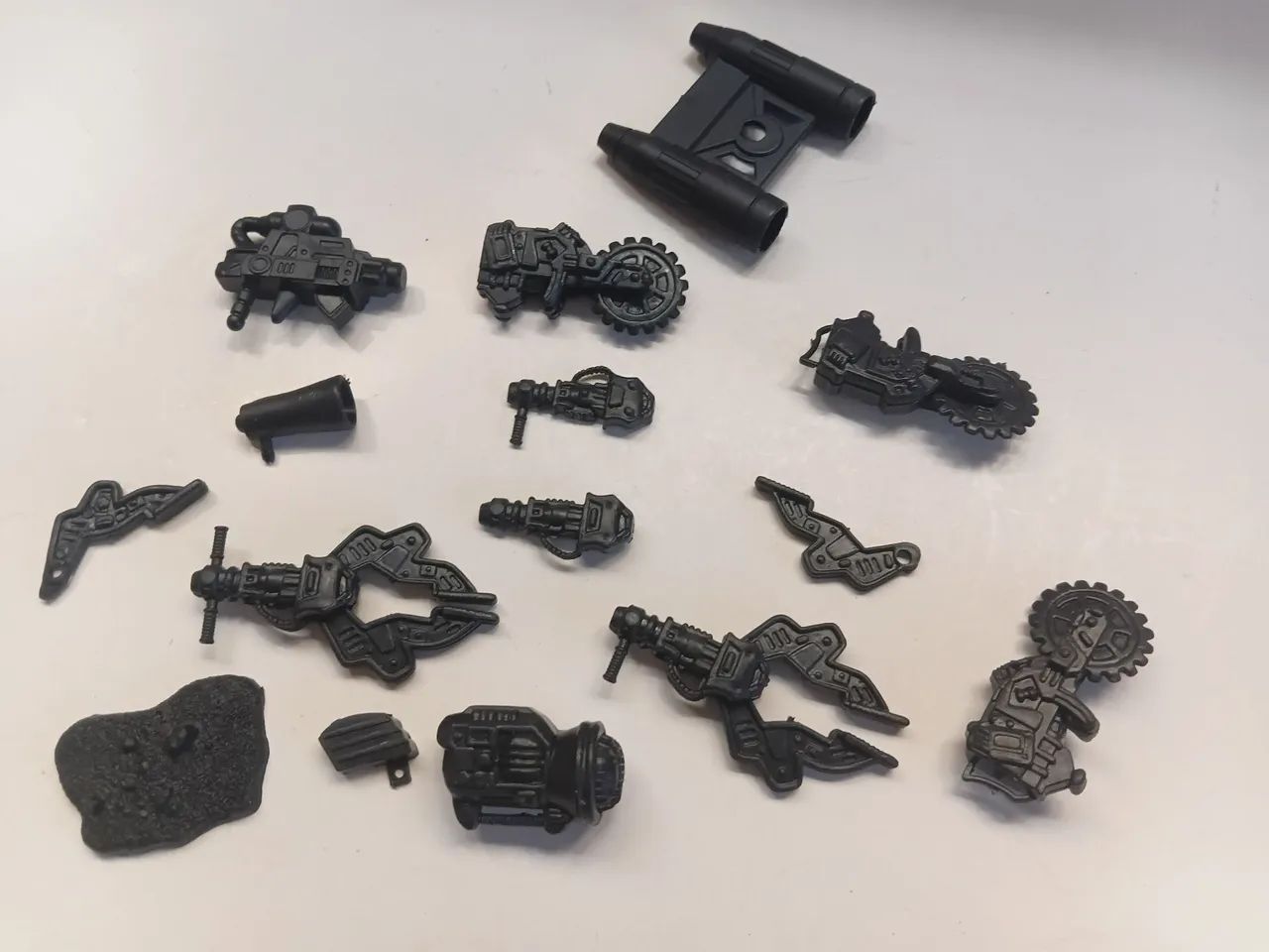 Lote de armas e acessórios action figures (4) - Foto 4