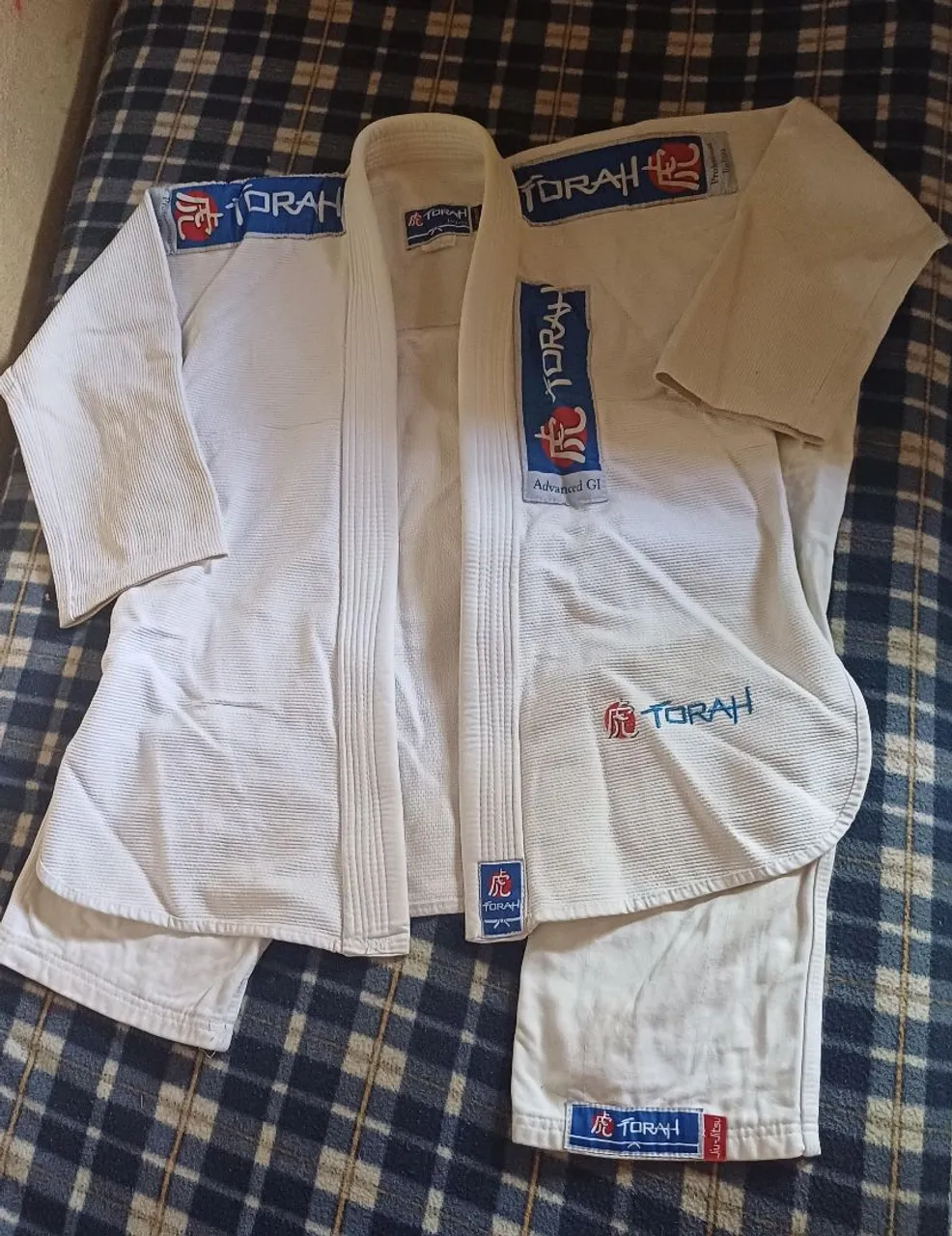 Kimono Jiu-Jitsu Branco A1 trançado e reforçadoTORAH 