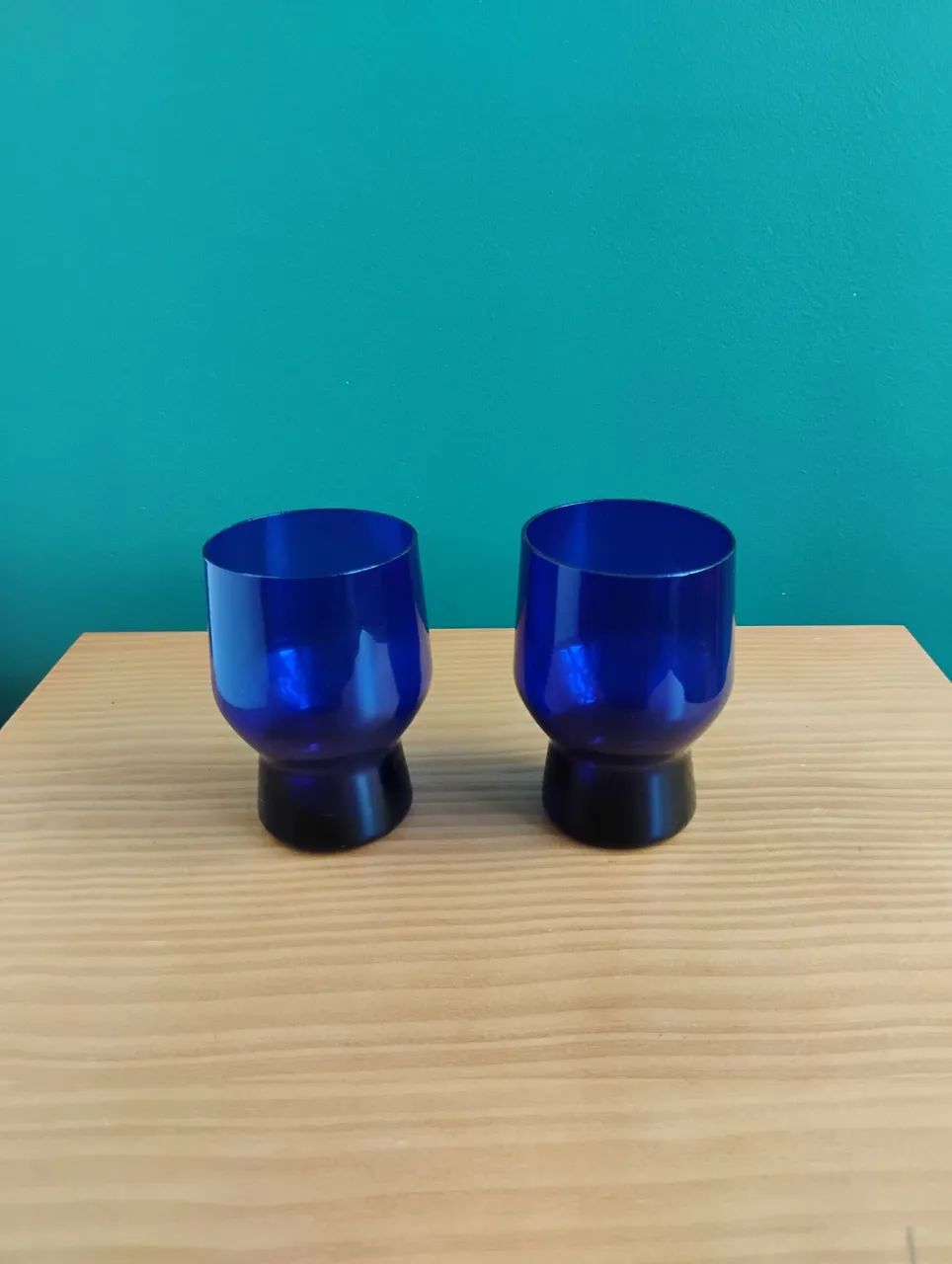 Copos em vidro azul 