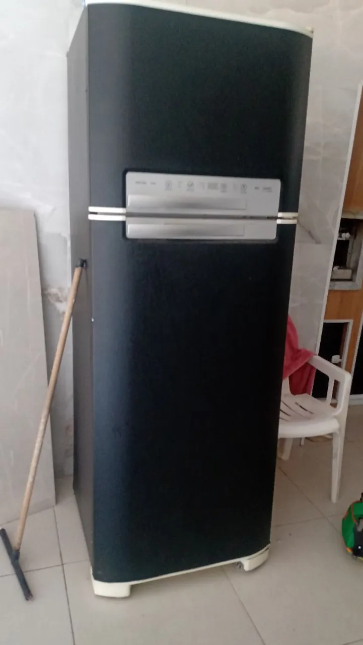 Geladeira Frost Free Preta