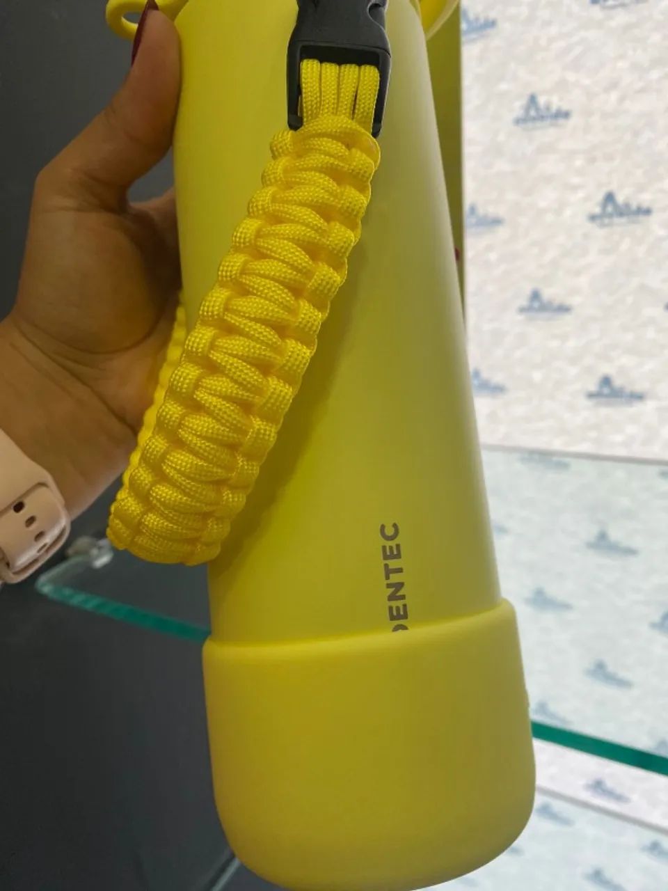Garrafa 750ml + Alça + Capa, perfeita para te acompanhar nos treinos! - Foto 2