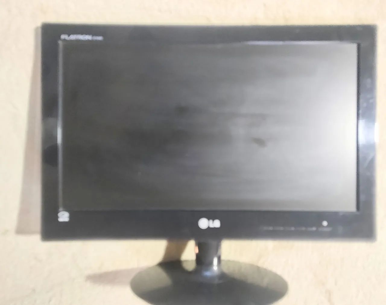 2 monitores 19":  LG E1940S + Samsung 933NWPLUS