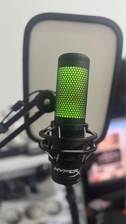 Microfone Gamer HyperX QuadCast S + Braço Articulado 