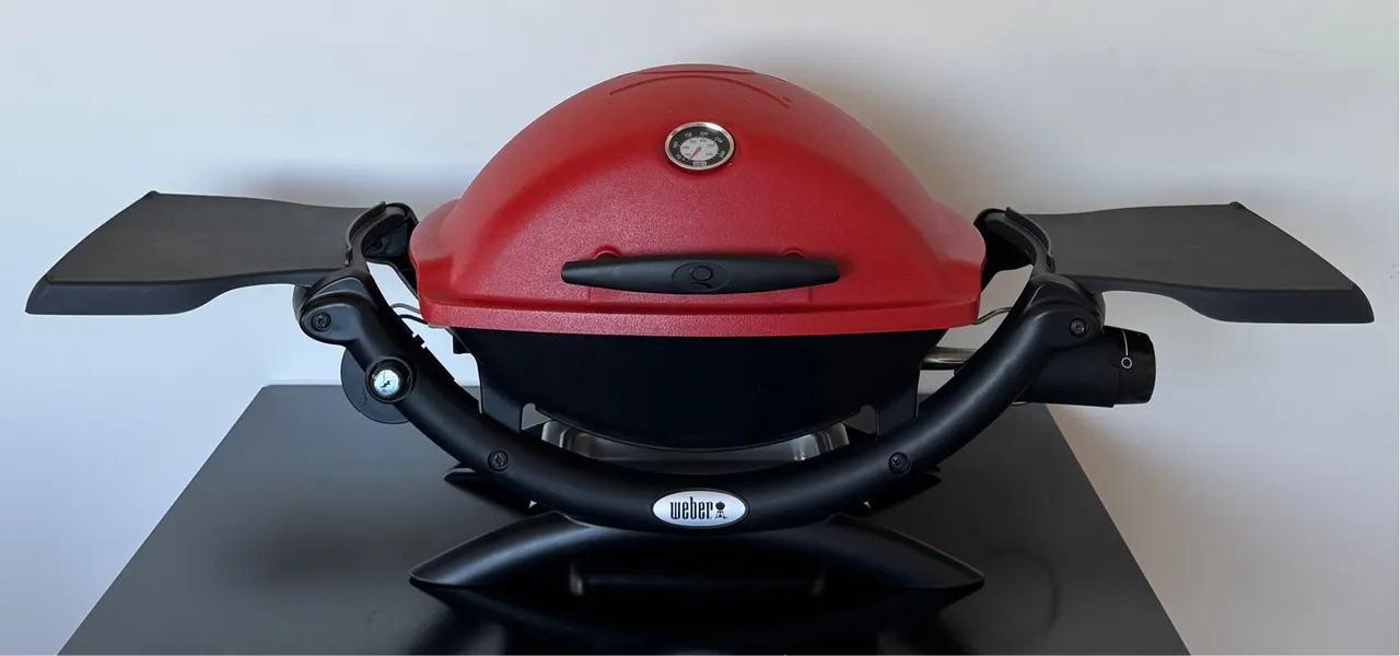 Churrasqueira a gás Portátil Weber Q1200 Vermelha