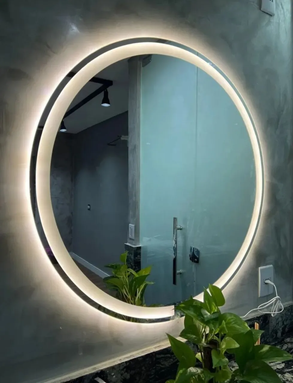 Espelho Redondo 80x80 com Iluminação LED Integrada - Elegância e Modernidade