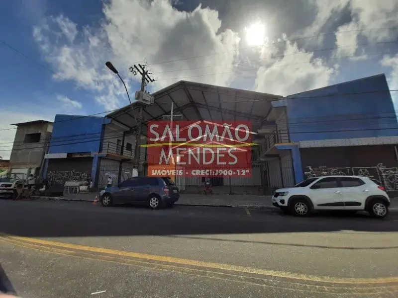 Ponto comercial/ 1.200 m², pé direito alto, próximo a Portugal.