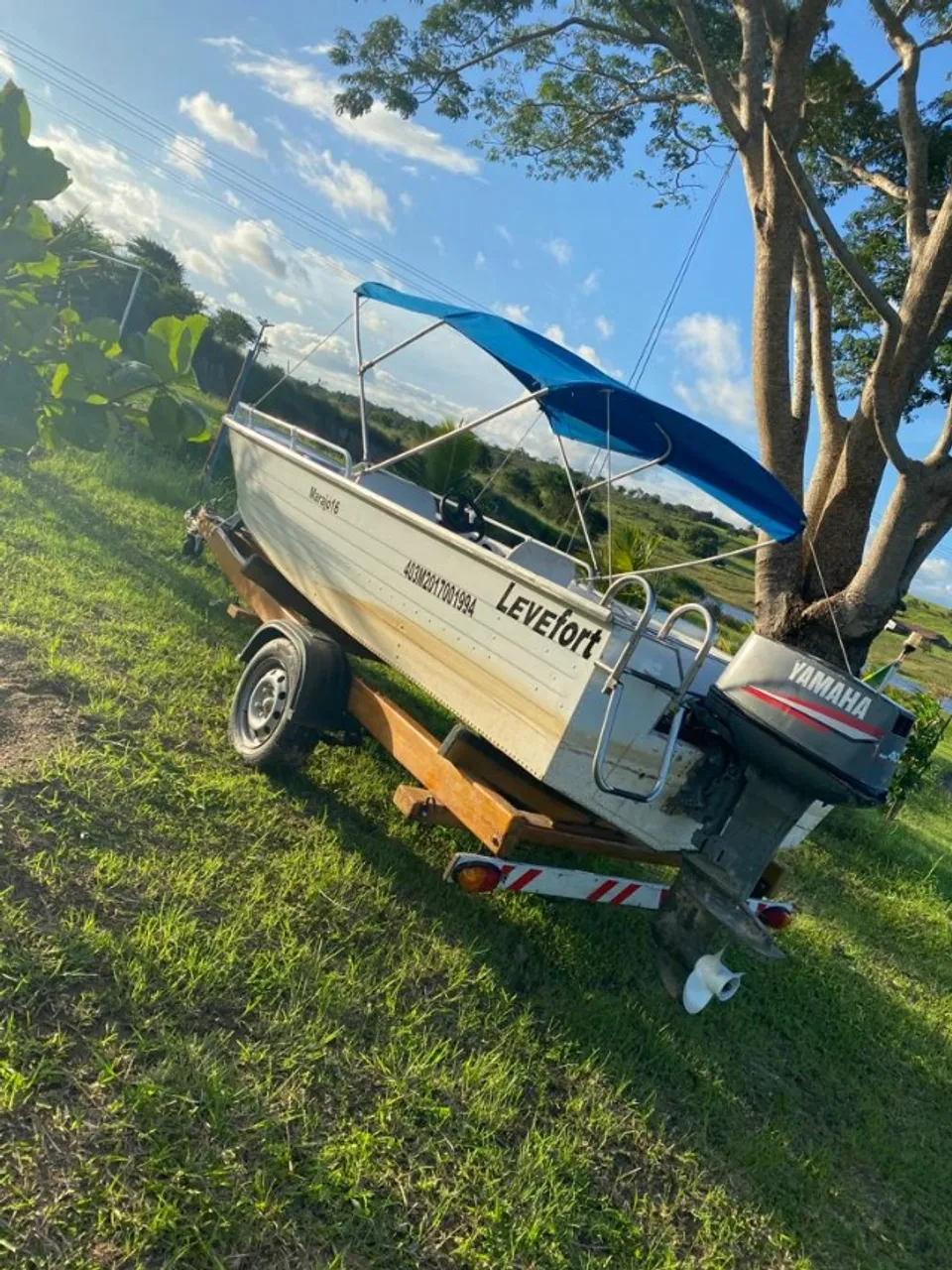 Barco com reboque