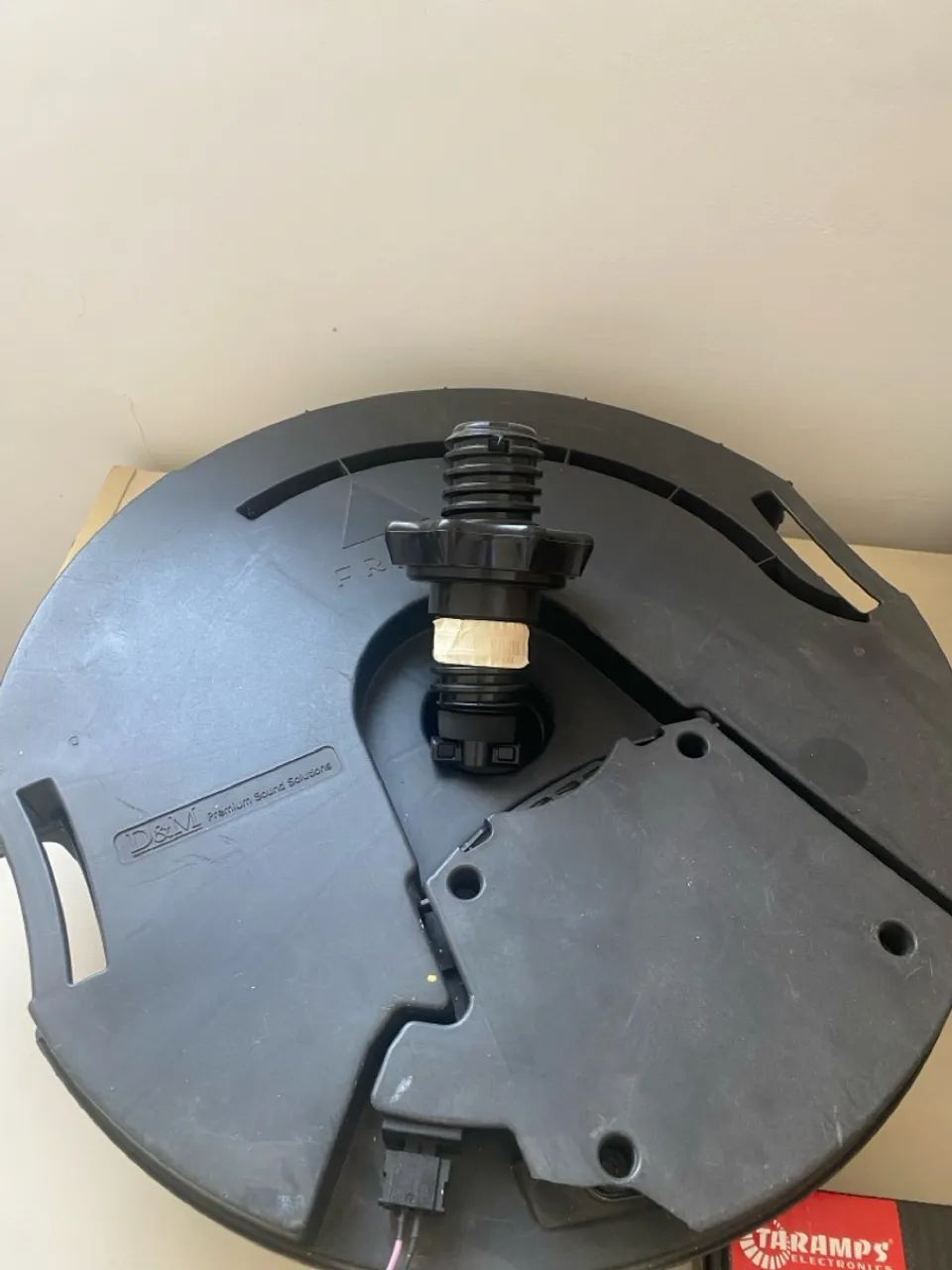 Subwoofer de estepe Golf gti - Foto 2