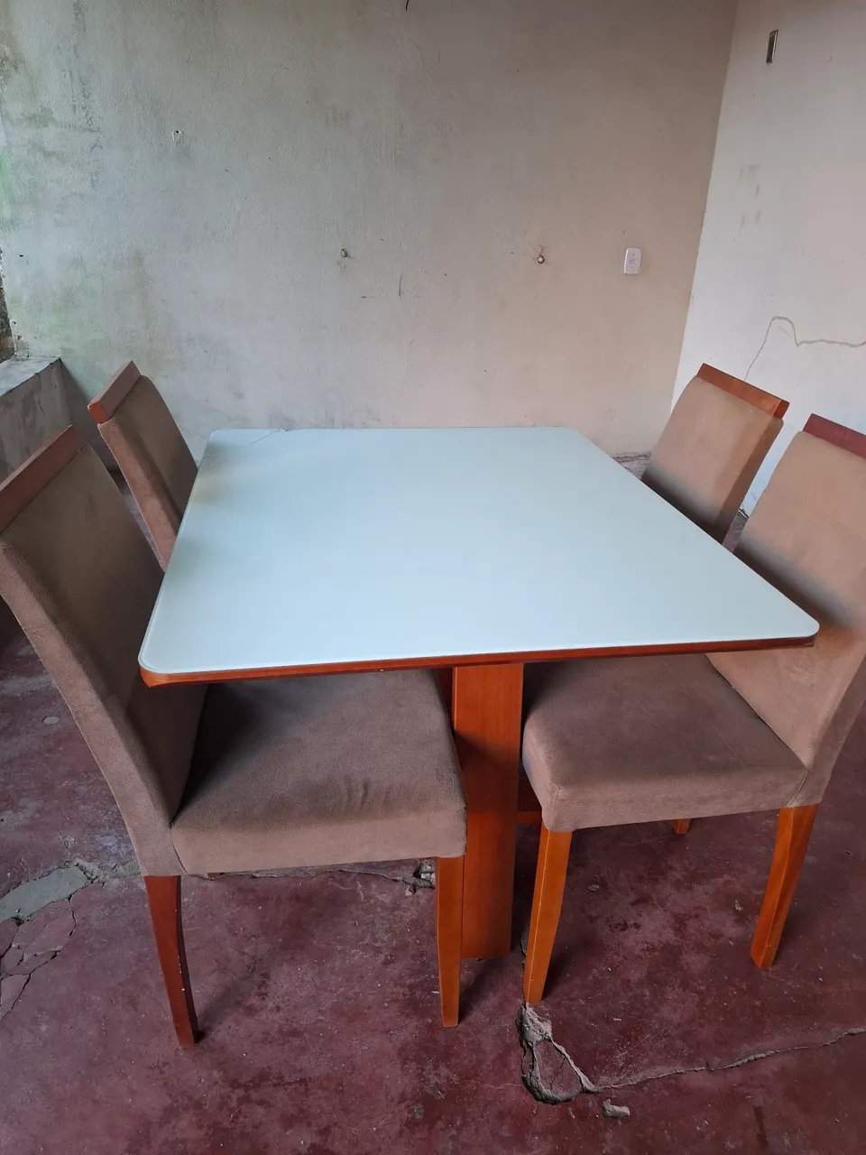 Mesa 4 cadeiras madeira