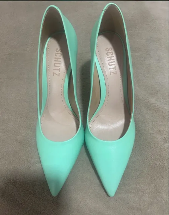 Sapatos de salto alto verde menta