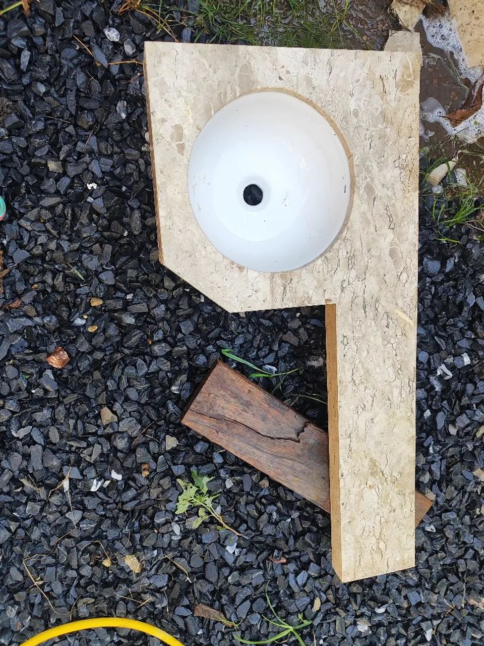 Vende-se lavatório de banheiro no material travertino bege bahia - Foto 2