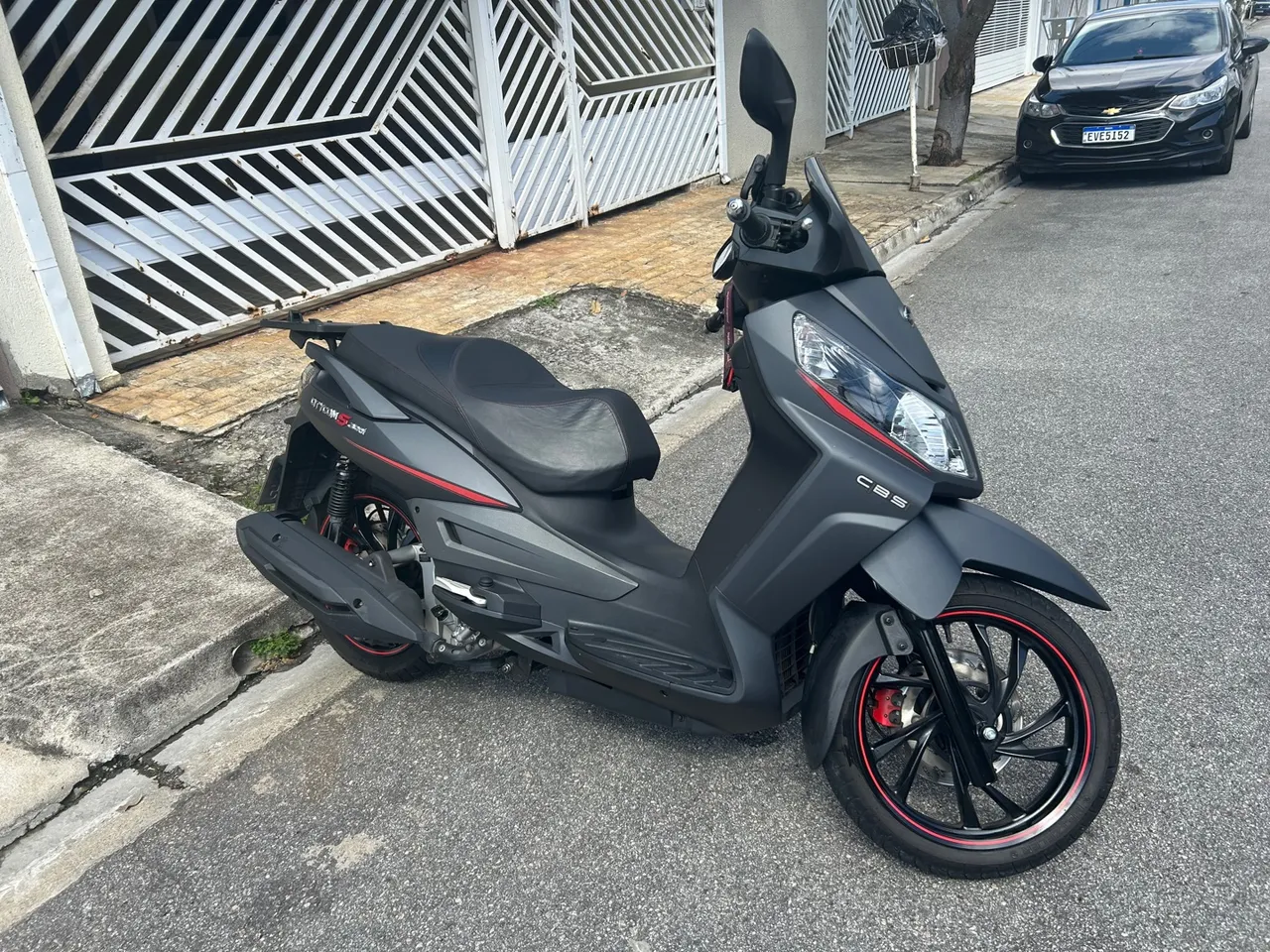 Citycom 300S, 2024, com 8700 Km.