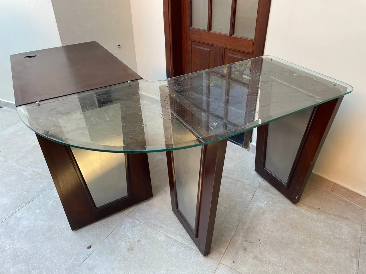 Mesa de Canto em L com Tampo de Vidro