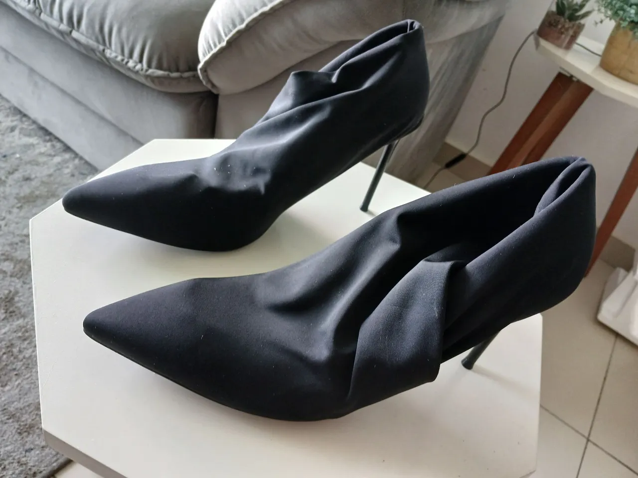 Scarpin preto elegante e moderno