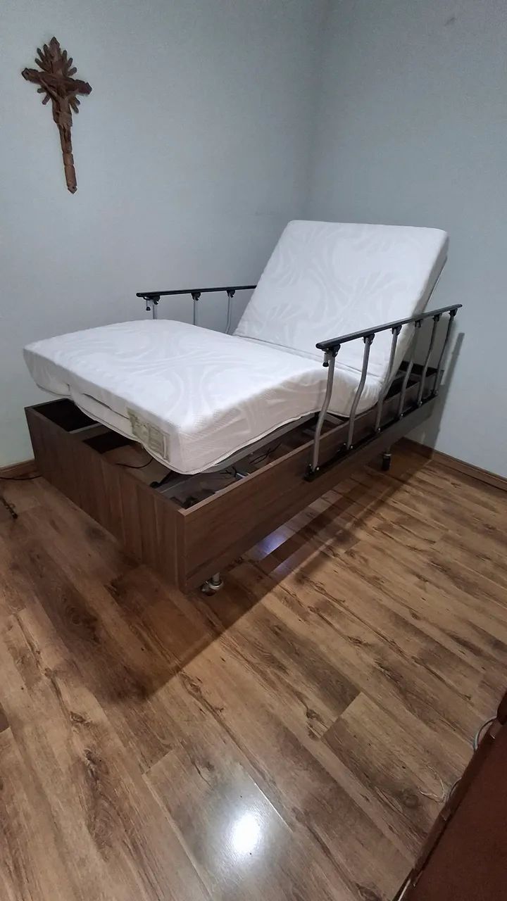 Cama motorizada com elevação de leito