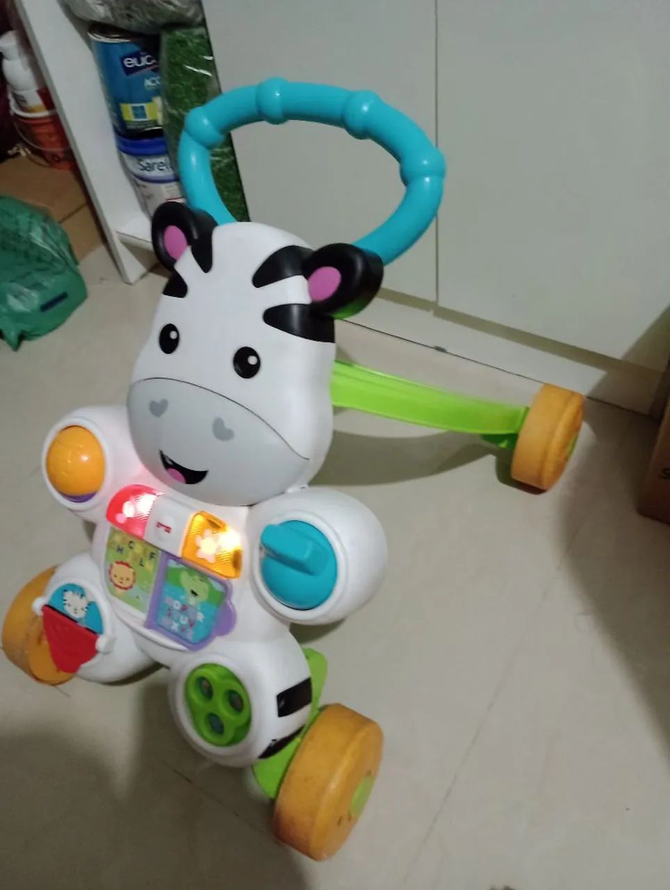 Andador de Zebra Fisher Price com Brinquedos - Foto 2