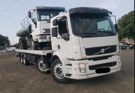 VENDO OU TROCO POR IMOVEL VOLVO VM 260 2011 PLATAFOR GUINCHO BITRUCK - Foto 6