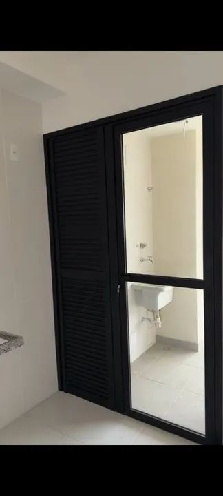 Porta preta alumínio com vidro - Foto 6