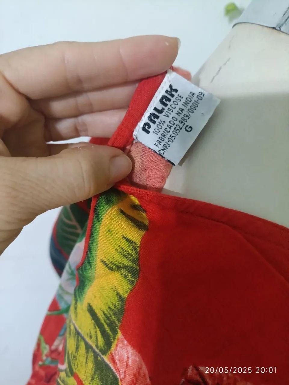 Vestido floral com estampa de pássaro - Foto 4