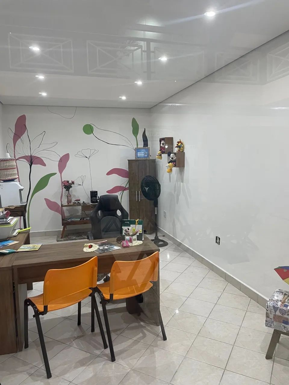 Sala para escritórios 