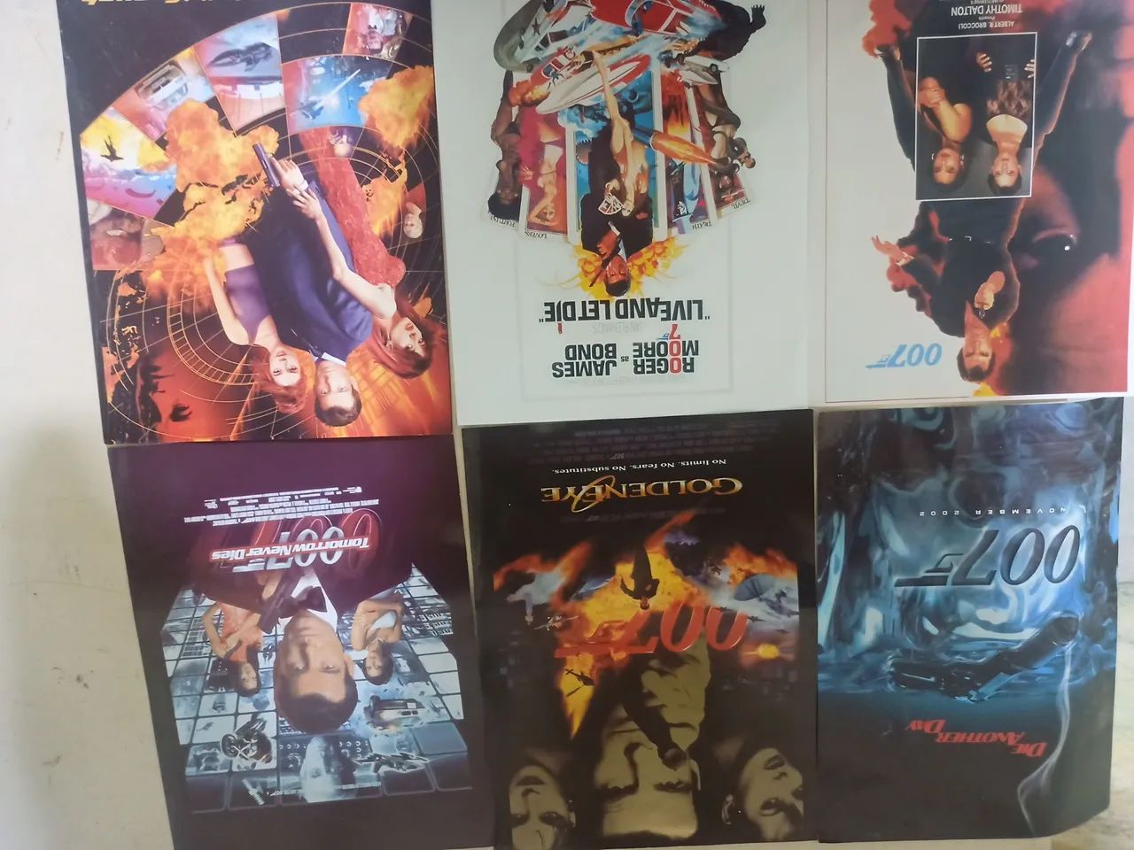 Vende-se coleção de dvd 007 edição limitada com maleta 007 - DVD