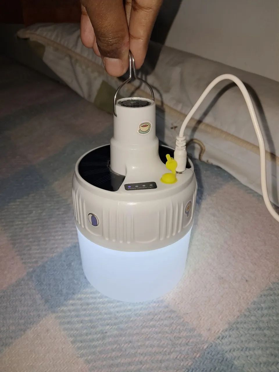 Luminária LED Solar Portátil