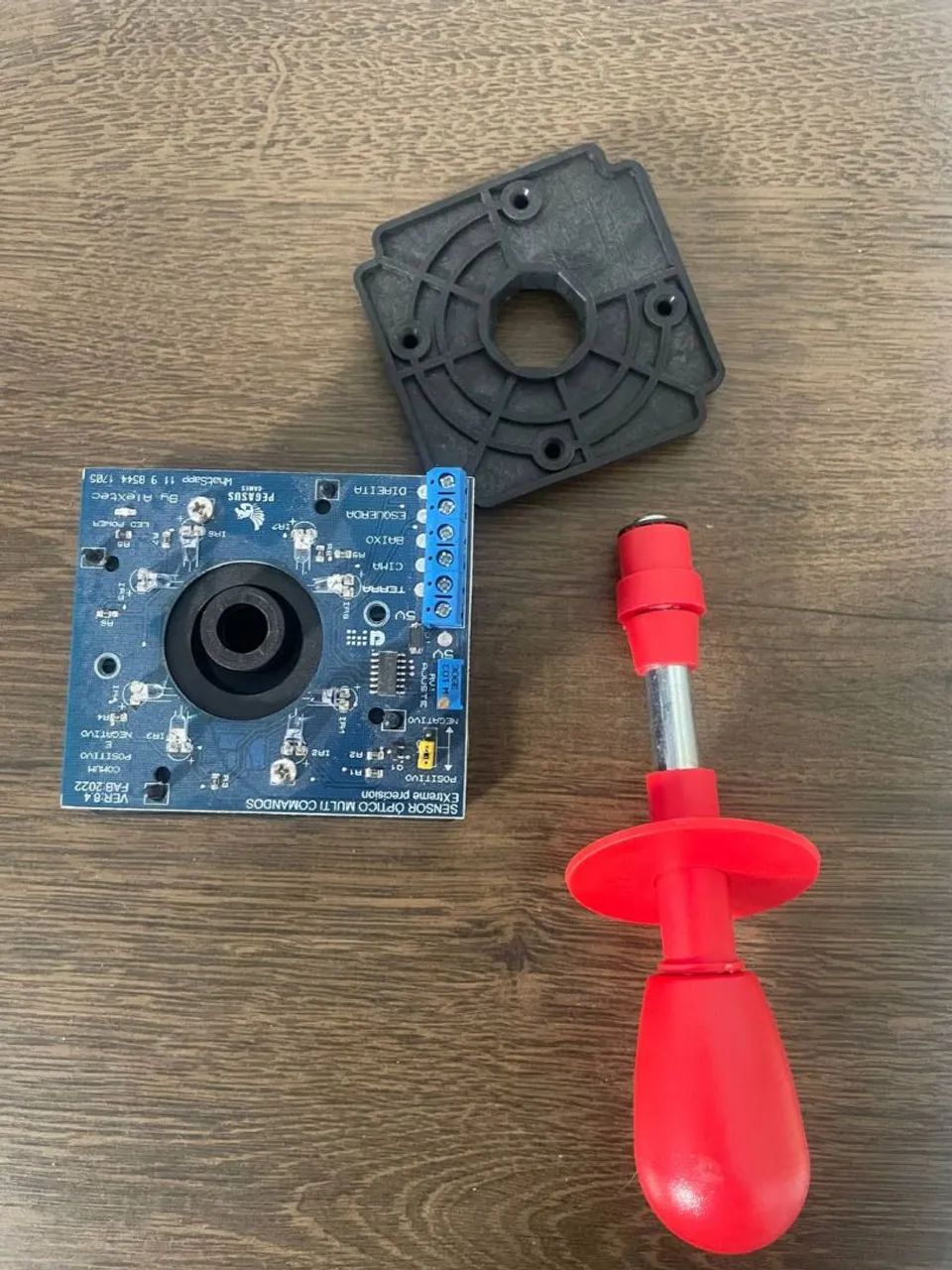 Manche, sensor optico e restritor
