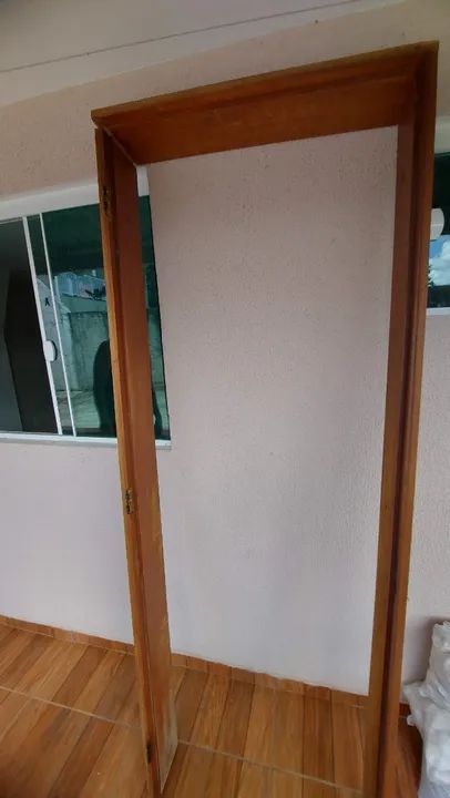 Porta em Madeira de Lei (BAIXOU)!!! com vidros e caxilhos, A: 2,1x L: 0,80 - Foto 2