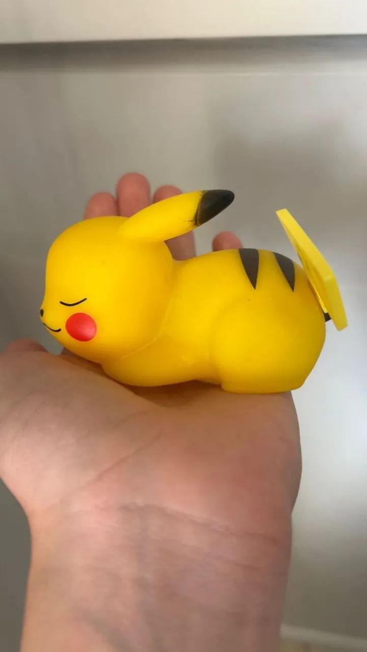 Figure Pikachu com led amarelo e estado de novo!