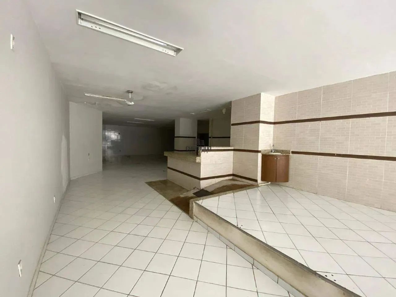 Loja com 220 M² em excelente localização no Centro de Guarapari. - Foto 3