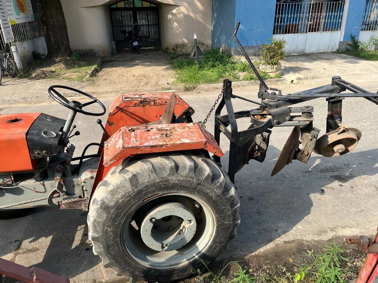 Trator Agrale 4200 com arado  - Foto 2