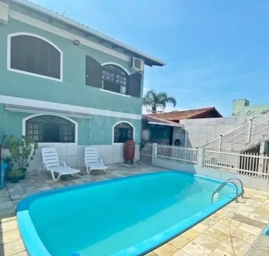Casa à venda em Barreiros, São José/SC.