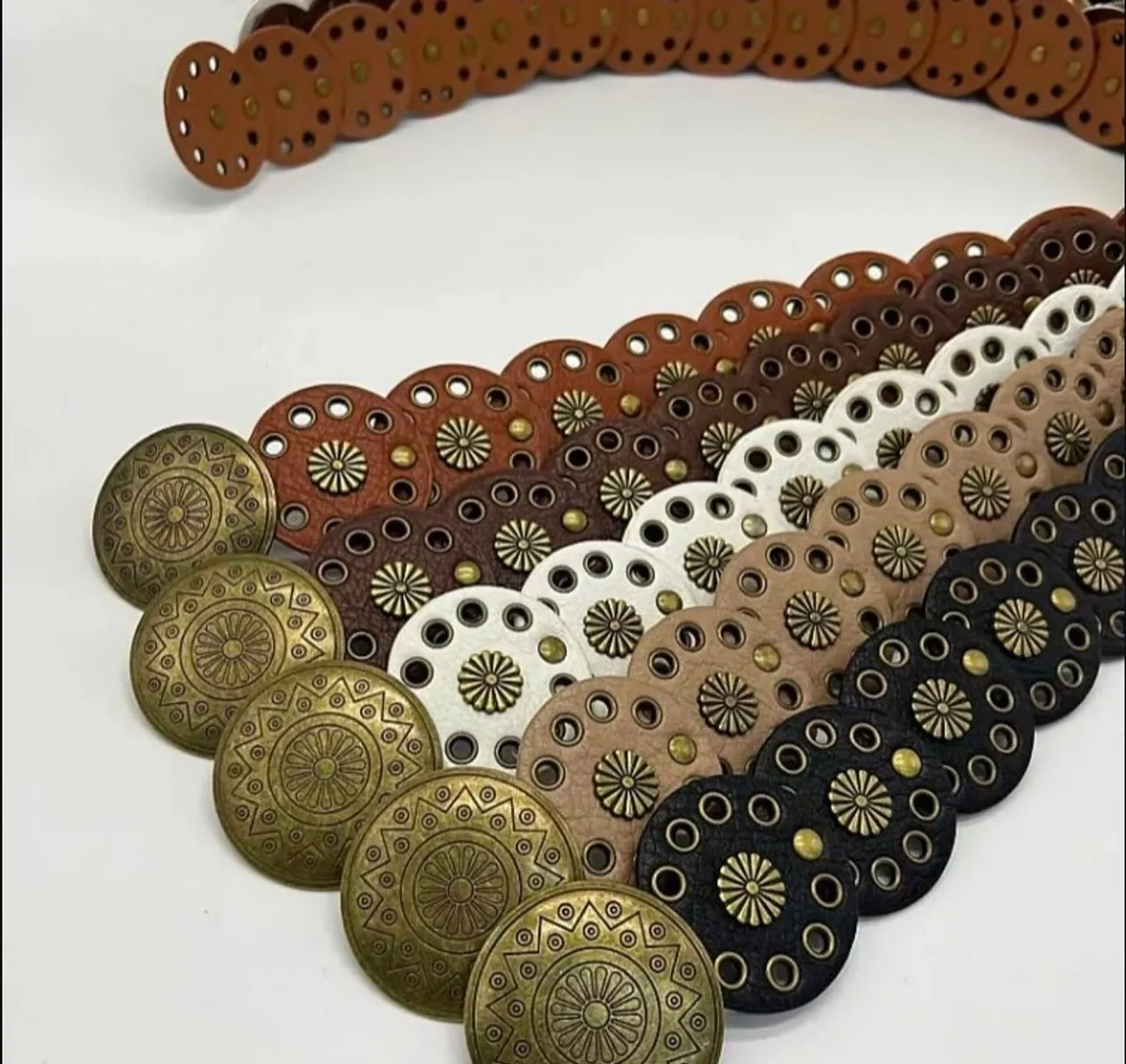 Cintos Femininos Detalhe em Metal Diversas Cores