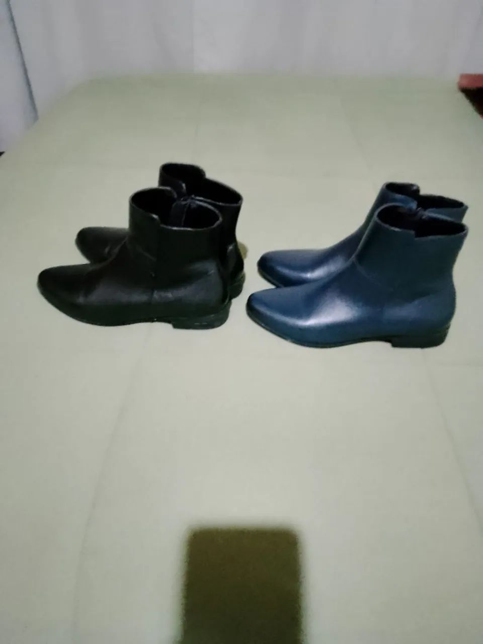Duas botas femininas,tamanho 35, muito bem conservadas - Foto 3