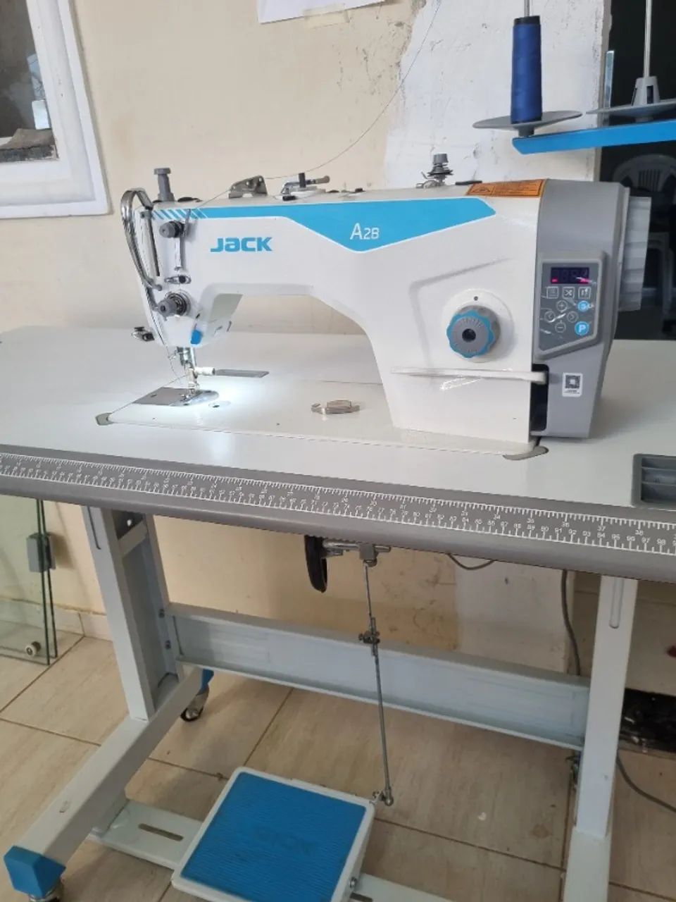 Maquina industrial direct drive JACK com corte automático (semi nova)