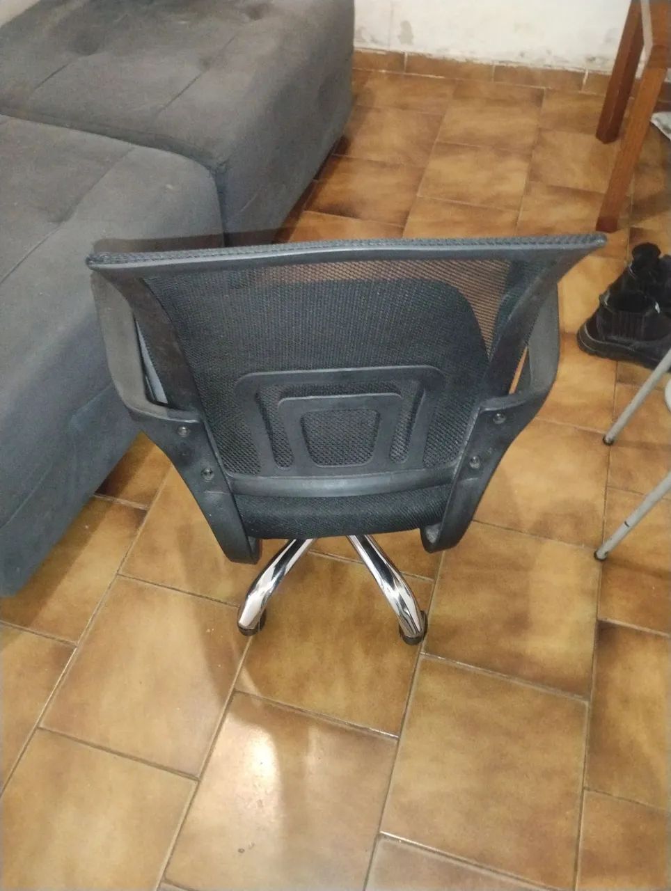 Vendo 1 cadeira ? de escritório 