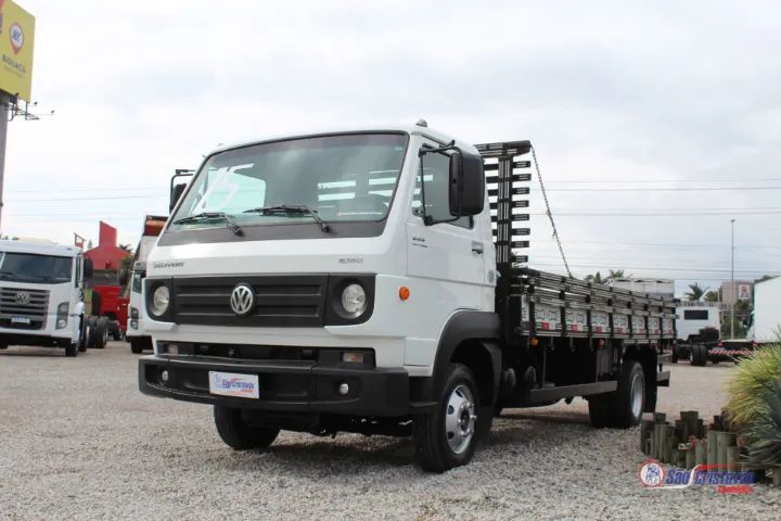 Vw 8-160 com carroceria - Foto 4