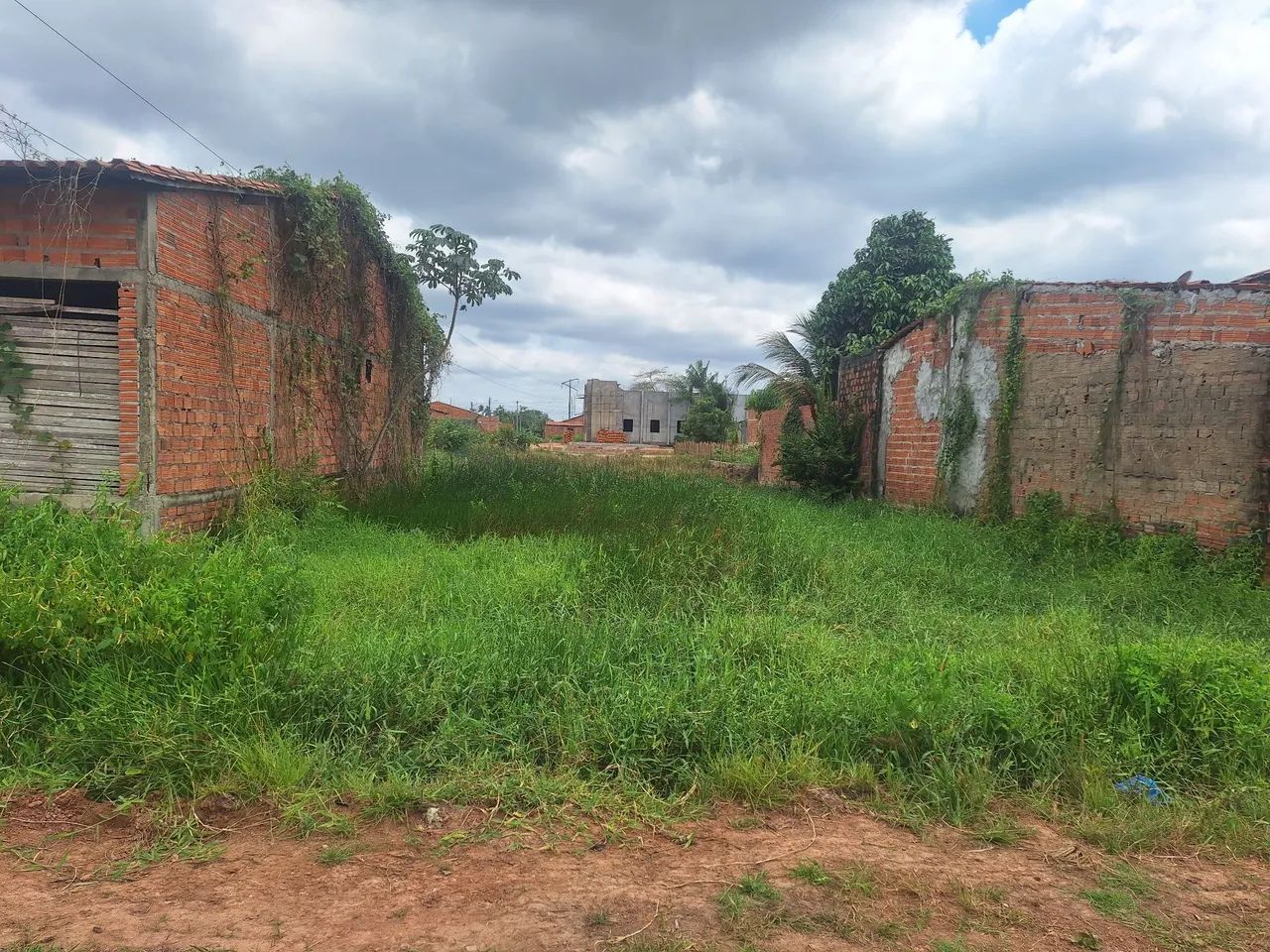 Vende-se esse terreno 