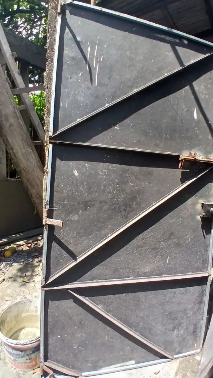 portão com chapa de ferro e fechadura todo reforçado 2