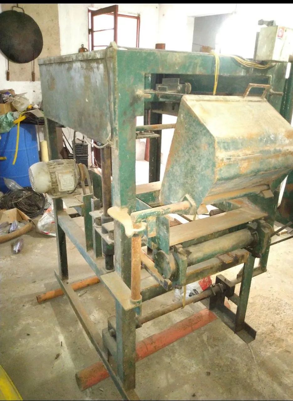 Maquina para produzir blocos de concreto 