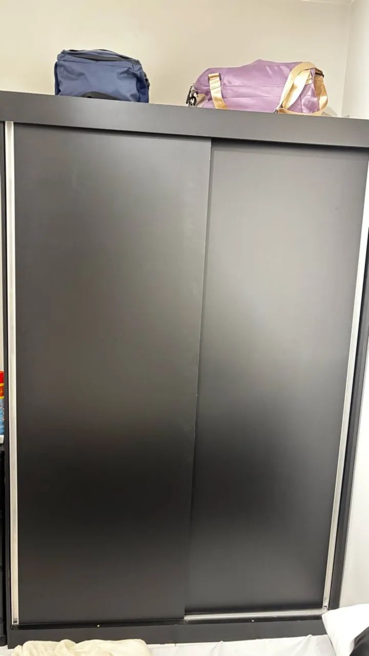 Guarda-roupa duas portas de correr