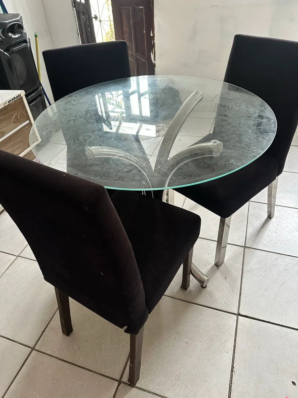 Mesa quadrada vidro e inox com três cadeiras
