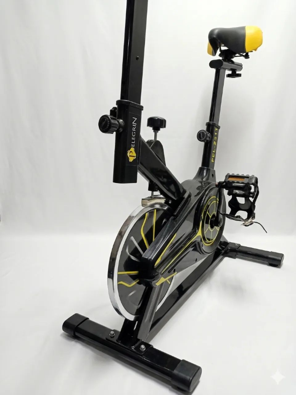 Bike Spinning com Display Preta e Amarela - Foto 3