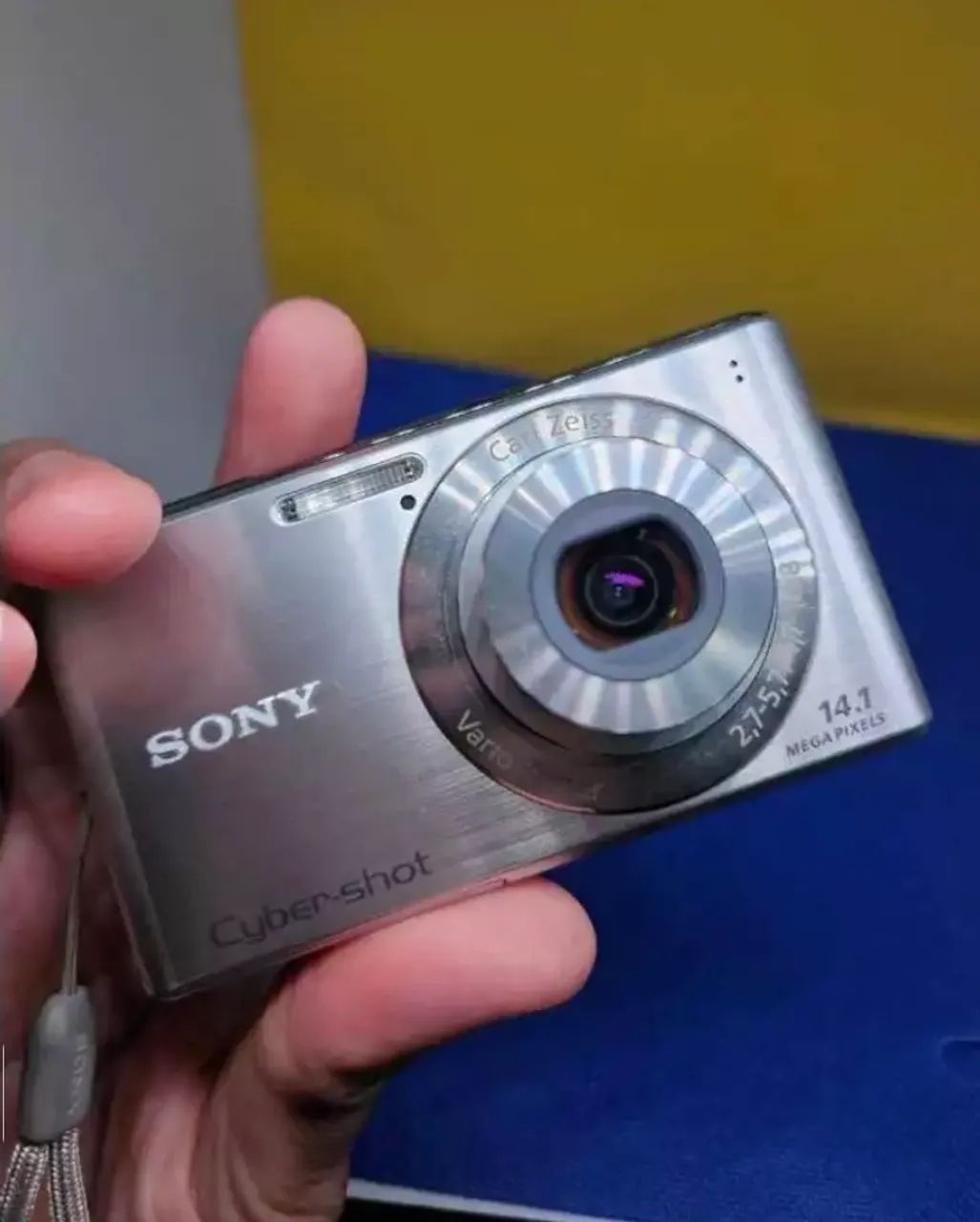 Sony Cyber-shot 14.1MP ? Compacta, estilosa e perfeita pro dia a