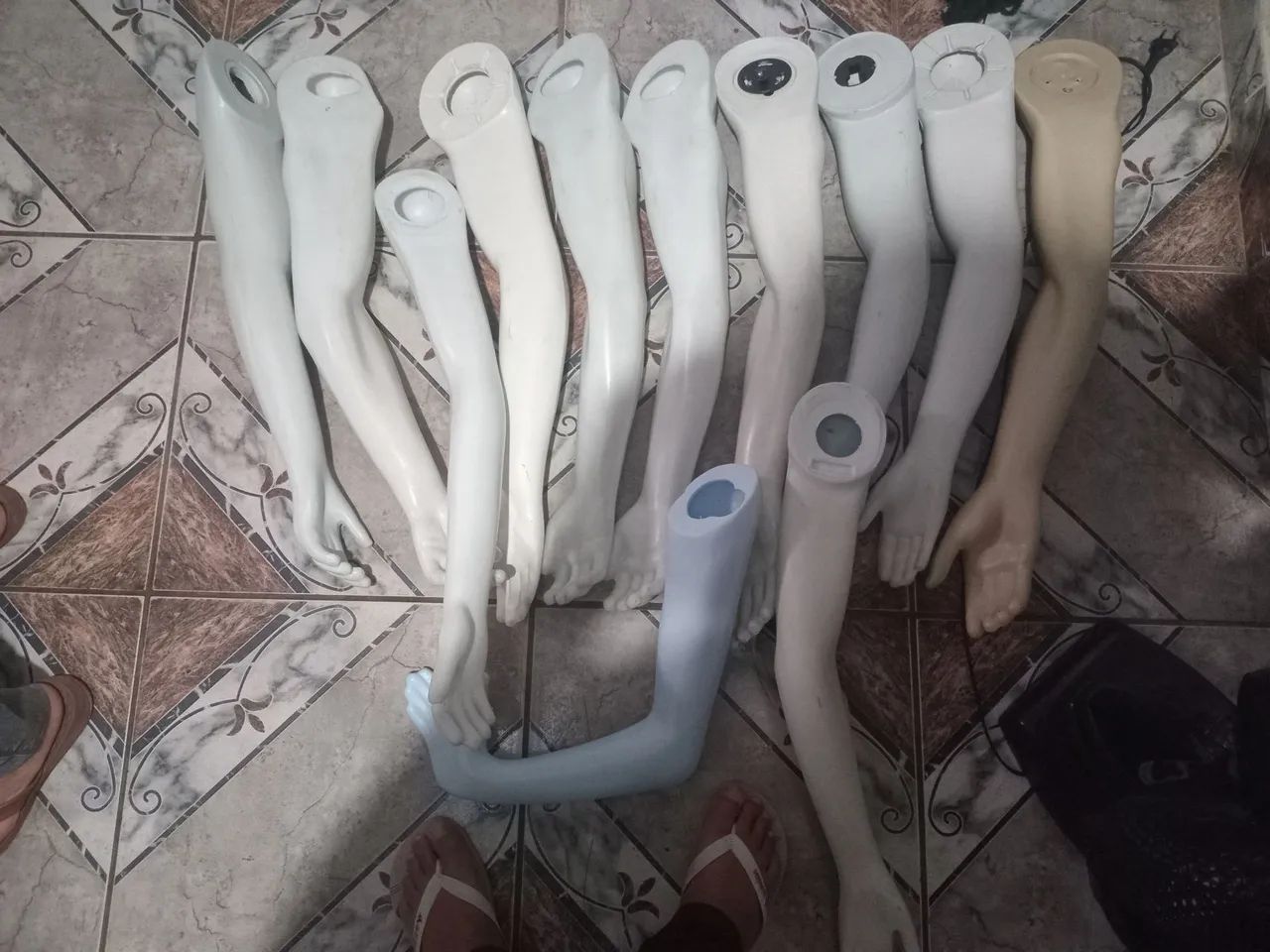 Braço  manequim  masculino  e feminino.   30 cada 