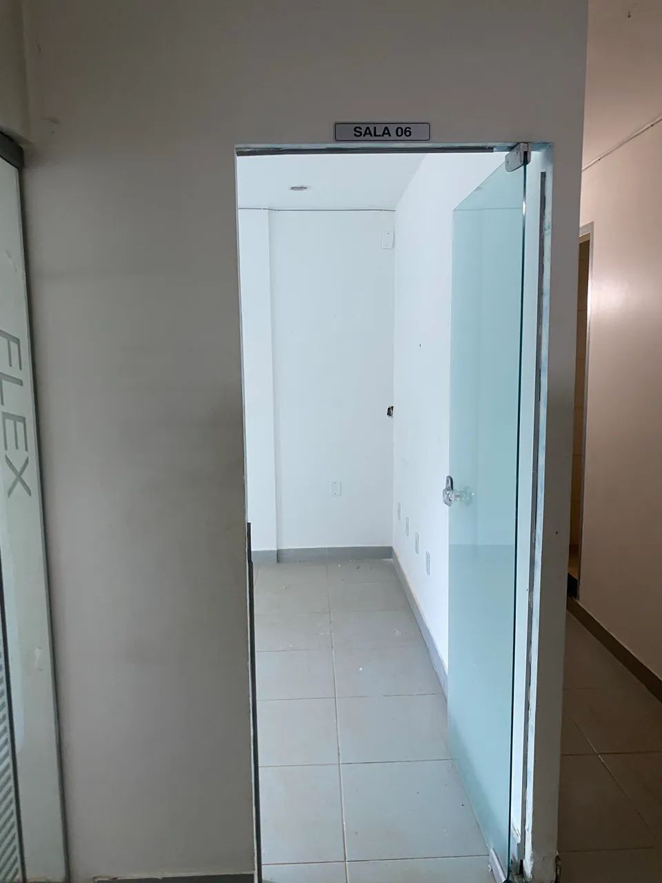 SALA COMERCIAL AV PRINCIPAL  - Foto 2