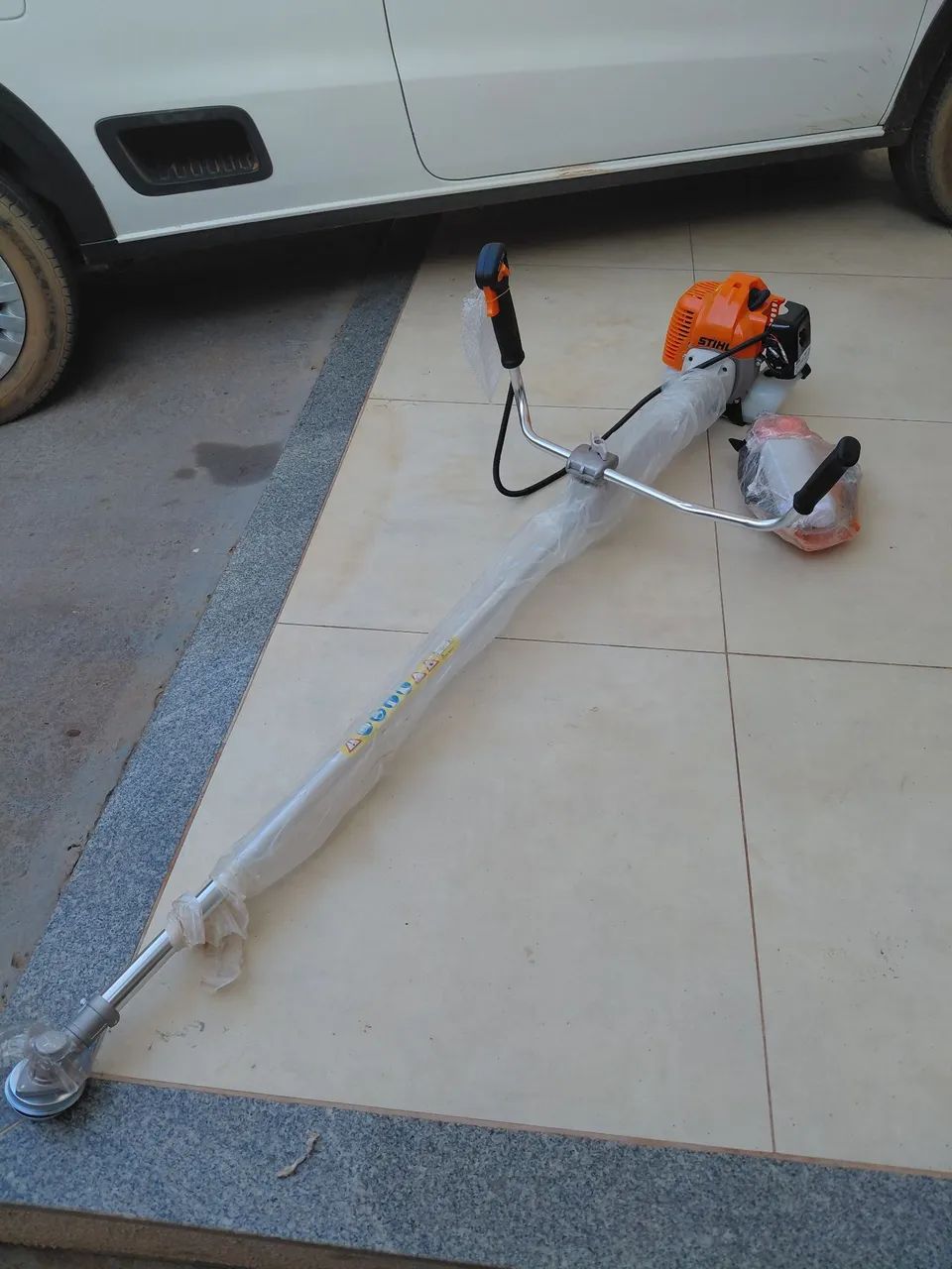 Vendo rocadeira stihl FS 351 sem uso  - Foto 4